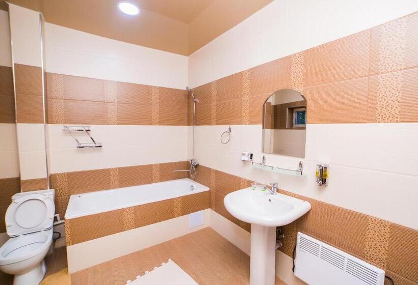 غرفة قياسية ثلاثية حمام مشترك, Guest House Rohat Lux