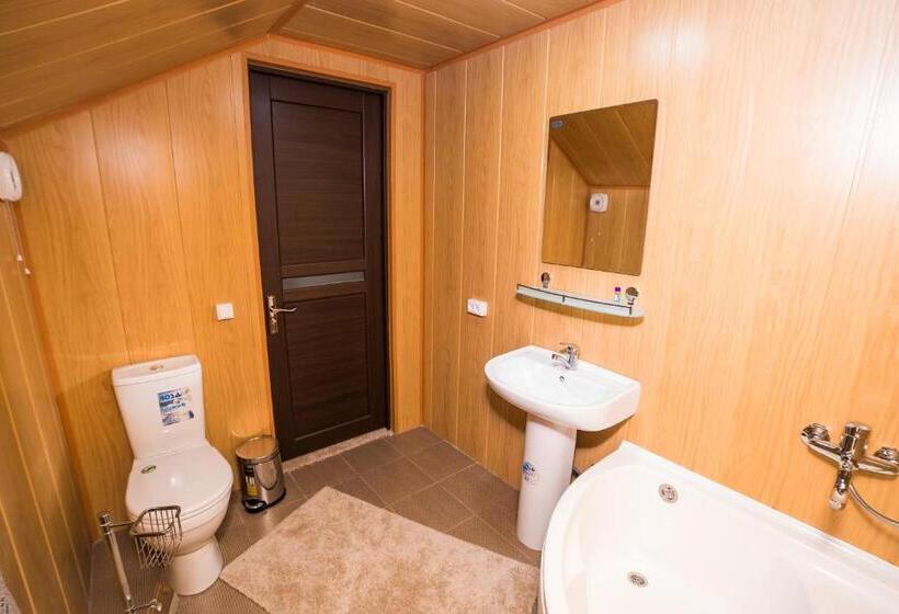 豪华三人间, Guest House Rohat Lux