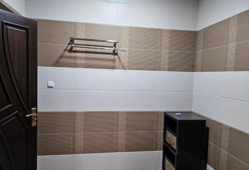 جناح, Guest House Rohat Lux