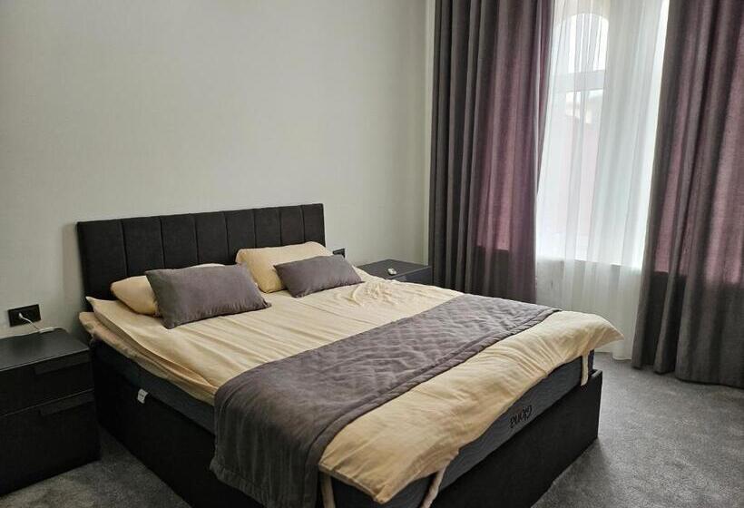 جناح, Guest House Rohat Lux