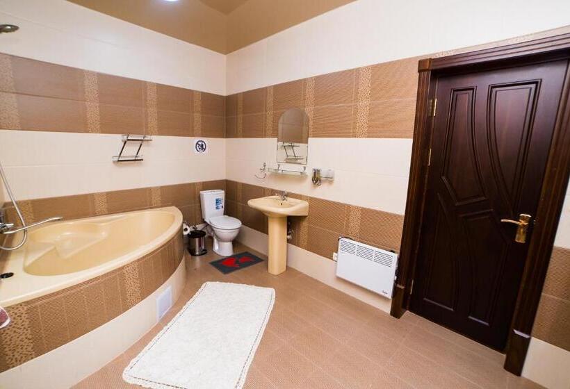 جناح, Guest House Rohat Lux