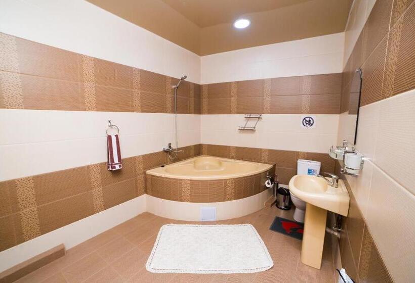 套房, Guest House Rohat Lux