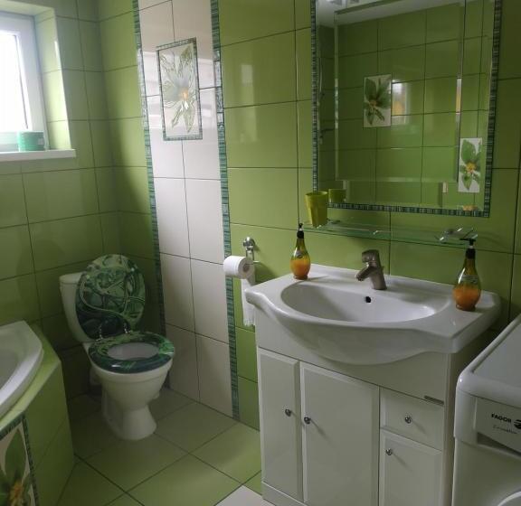 חדר משפחתי, Lucky Cat