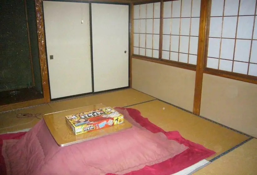 バスルーム共同エコノミー4人部屋, Futago Cabin