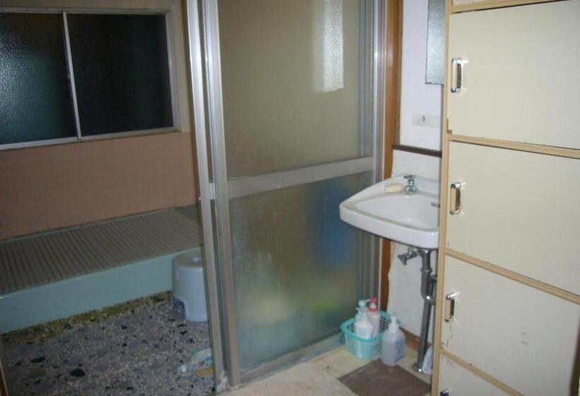 غرفة رباعية اقتصادية مع حمام مشترك, Futago Cabin