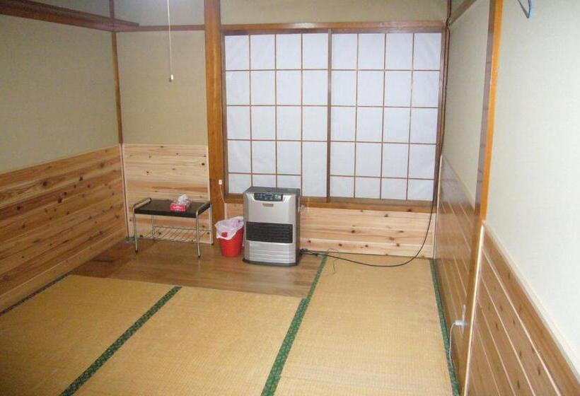 غرفة قياسية ثلاثية حمام مشترك, Futago Cabin