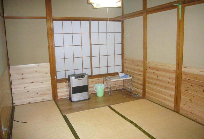 غرفة قياسية ثلاثية حمام مشترك, Futago Cabin