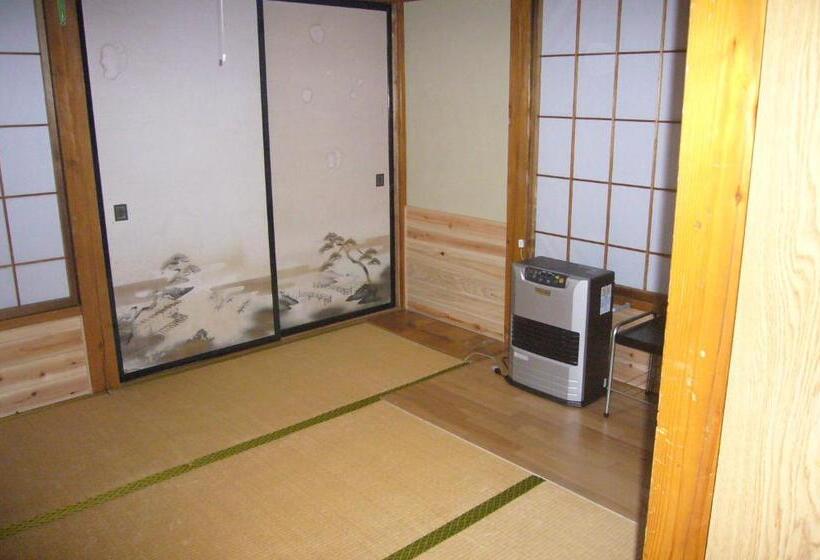 غرفة قياسية ثلاثية حمام مشترك, Futago Cabin