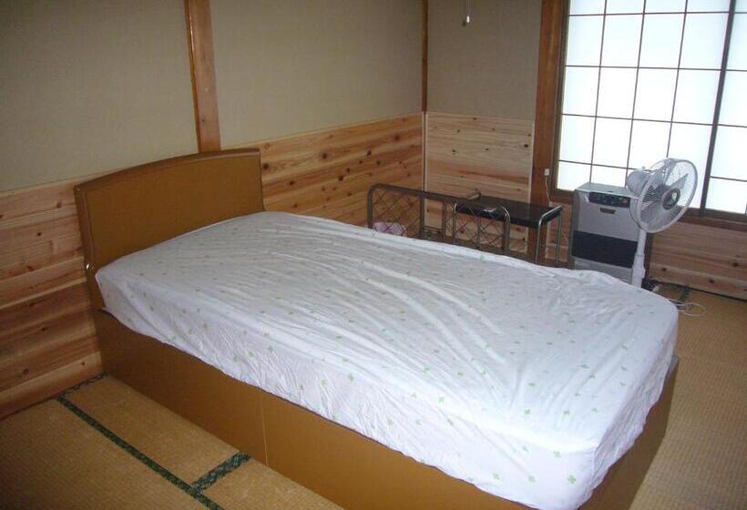 غرفة قياسية ثلاثية حمام مشترك, Futago Cabin