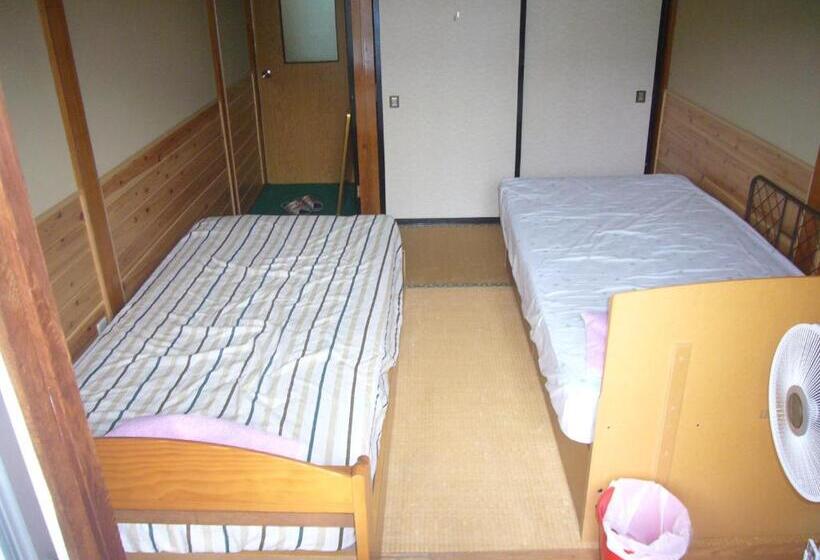 غرفة قياسية ثلاثية حمام مشترك, Futago Cabin