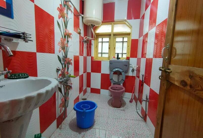 デラックスの４人部屋, Irshad Home Stay