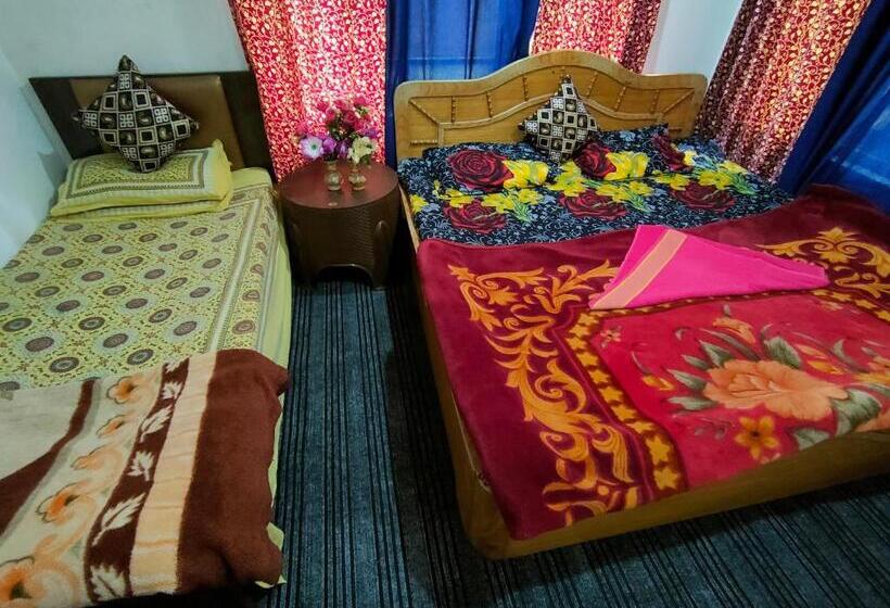 デラックスの４人部屋, Irshad Home Stay