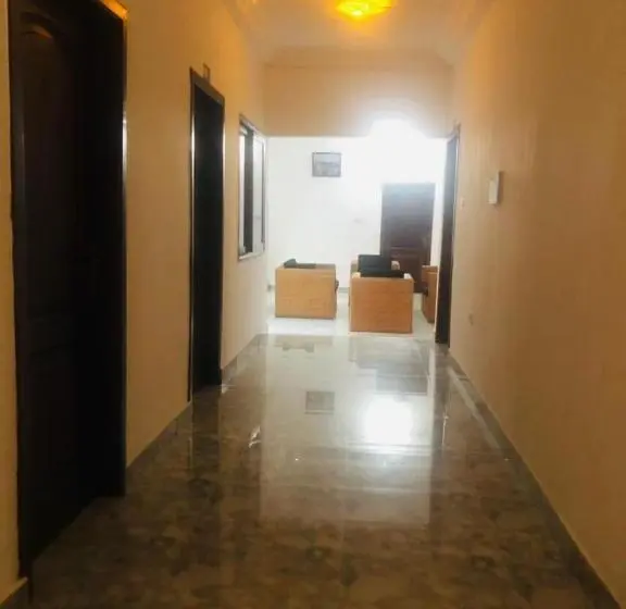 اتاق لوکس, Nana's Holiday Let
