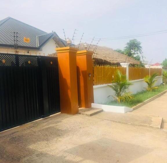 家庭套房, Nana's Holiday Let