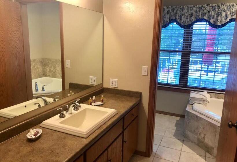 غرفة ديلوكس مطلّة علي البحر مزوَّدة بشُرفة, Bay Breeze Resort