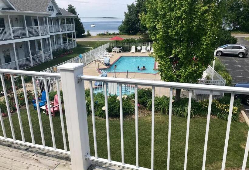 غرفة ديلوكس مطلّة علي البحر مزوَّدة بشُرفة, Bay Breeze Resort