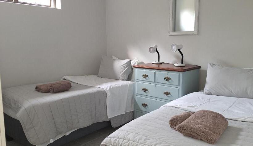 منزل غرفتين نوم, 14 Penguin Place, Melkbosstrand