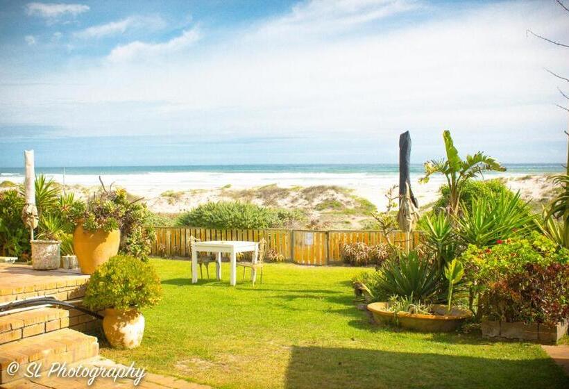 جناح, 14 Penguin Place, Melkbosstrand