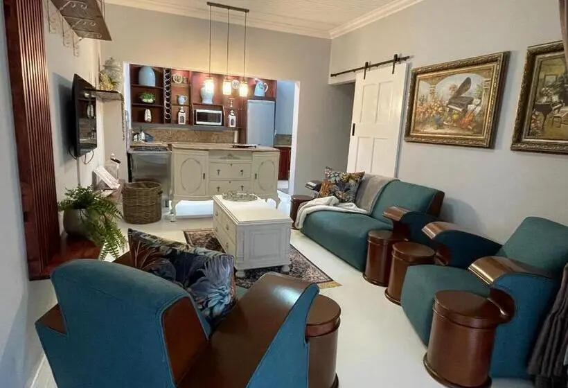 Perhesviitti, Jelani Guest House