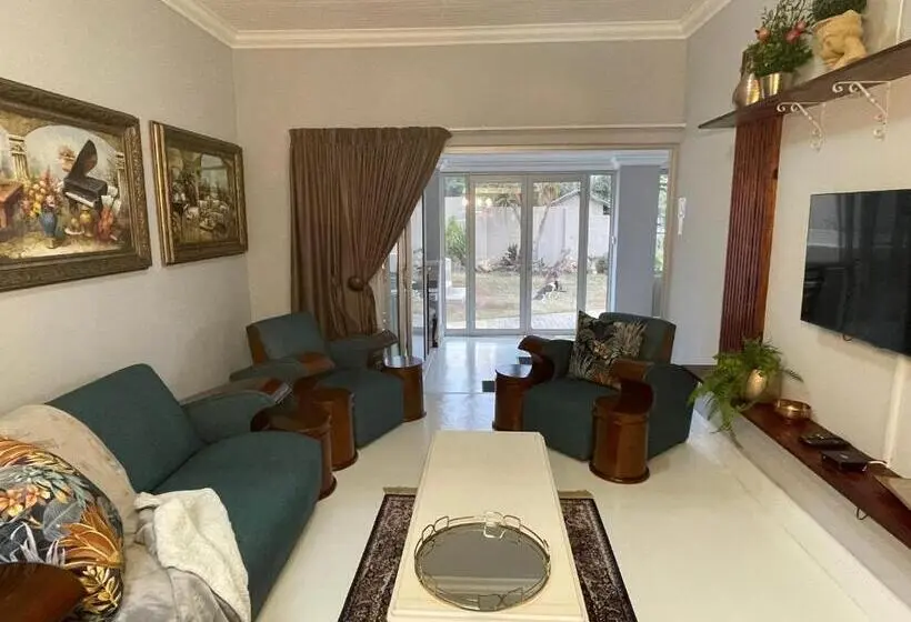 Perhesviitti, Jelani Guest House