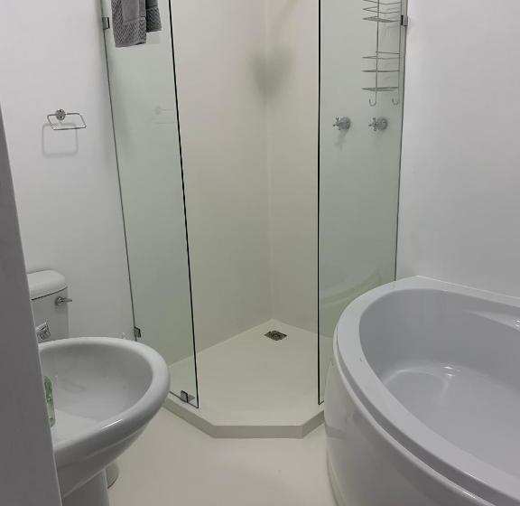 جناح عائلي, Jelani Guest House