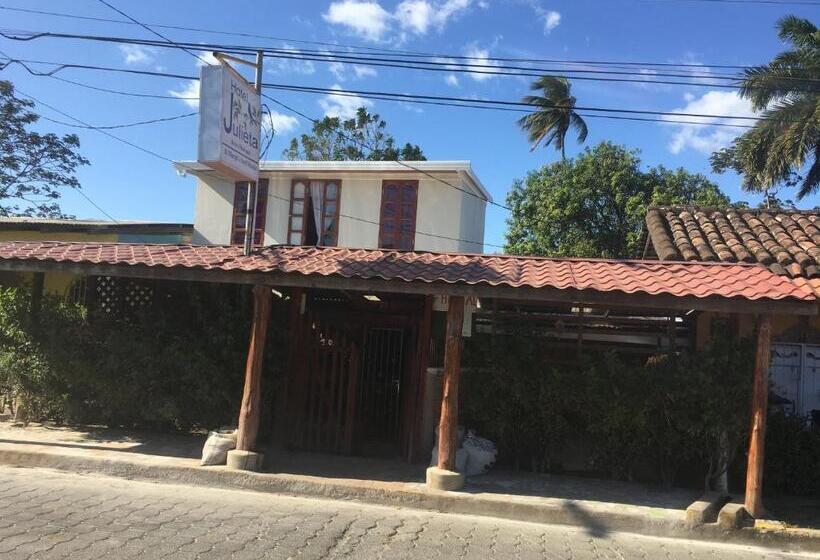 اتاق اکونومی یک تخته, Murph's Surf Shacks