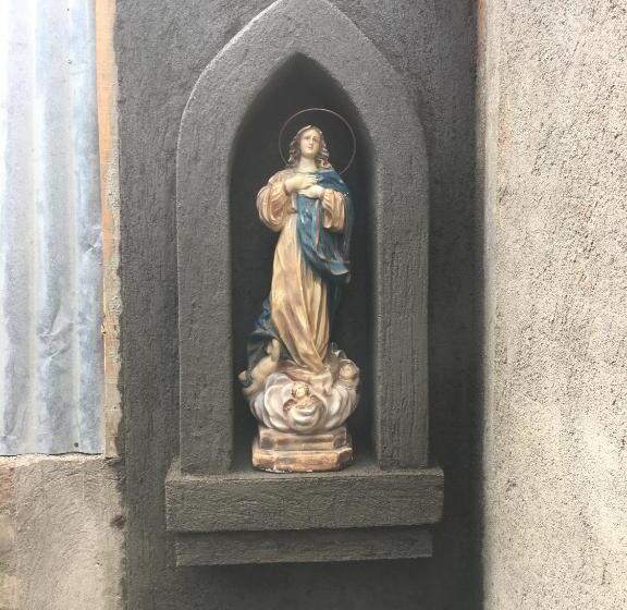 اتاق اکونومی یک تخته, Murph's Surf Shacks