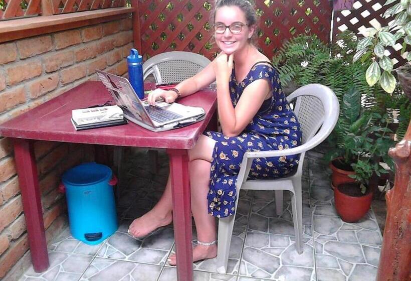 اتاق استاندارد سه نفره, Murph's Surf Shacks