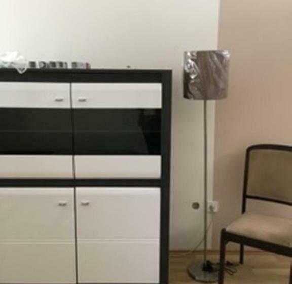 غرفة قياسية ثلاثية, éden Vendégház