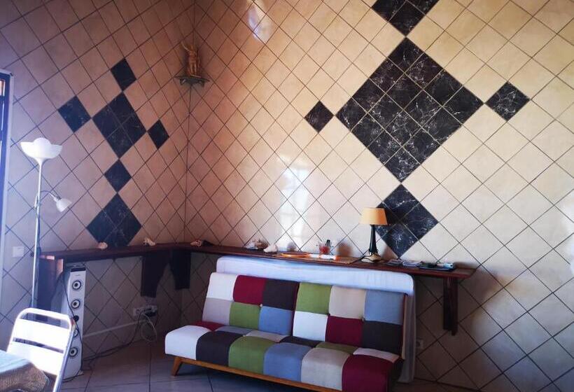 اتاق لوکس با بالکن و چشمانداز دریا, Villa Pistaches