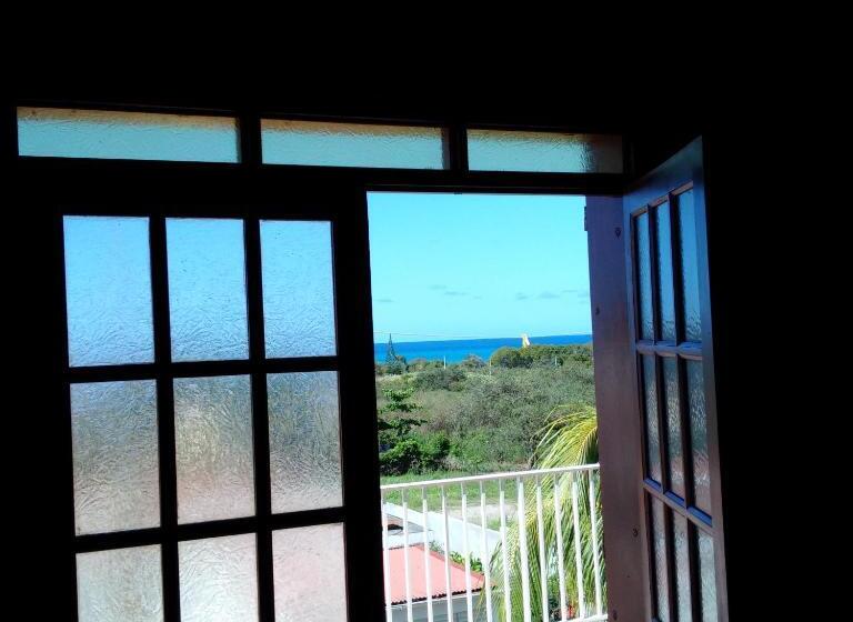 اتاق لوکس با بالکن و چشمانداز دریا, Villa Pistaches