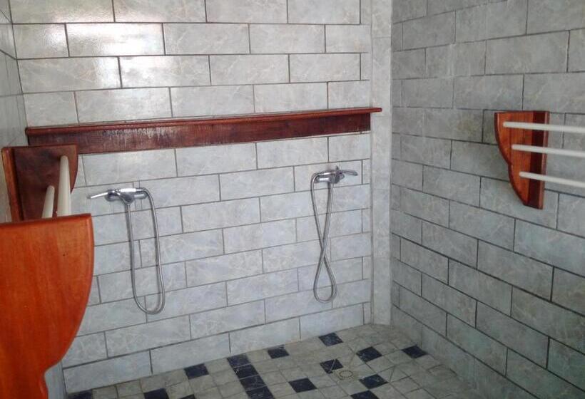 اتاق استاندارد سه تخته با چشمانداز باغ, Villa Pistaches