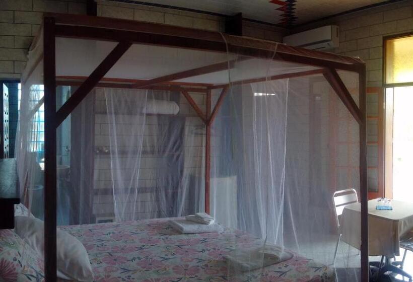 اتاق استاندارد سه تخته با چشمانداز باغ, Villa Pistaches