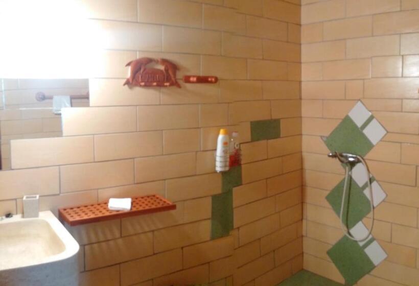 اتاق راحتی سه تخته, Villa Pistaches