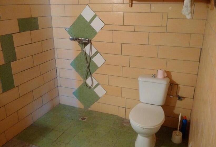 اتاق راحتی سه تخته, Villa Pistaches