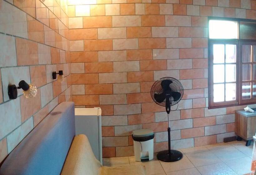 اتاق راحتی سه تخته, Villa Pistaches