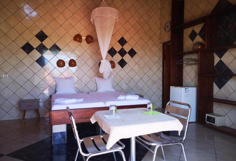 اتاق لوکس با بالکن و چشمانداز دریا, Villa Pistaches