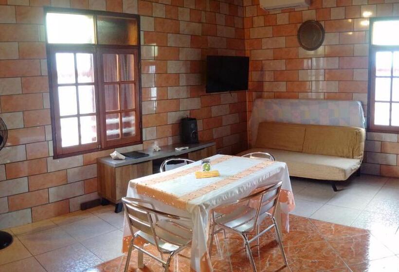 اتاق راحتی سه تخته, Villa Pistaches