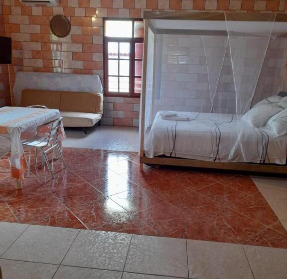 اتاق راحتی سه تخته, Villa Pistaches