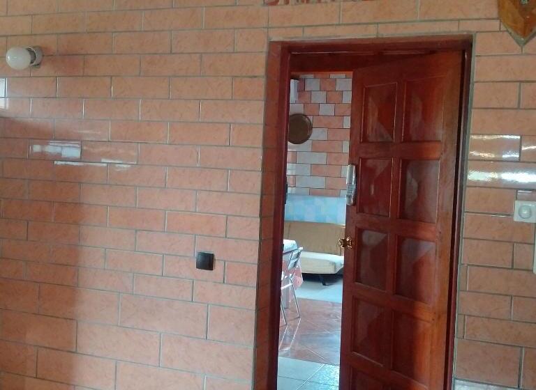 اتاق راحتی سه تخته, Villa Pistaches