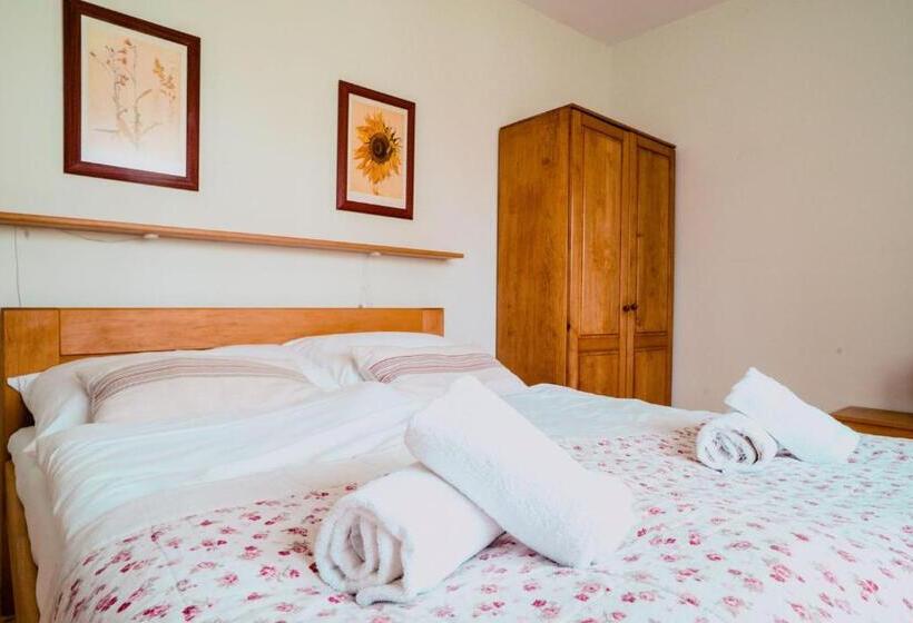 Standardrum, Penzion Dvorce