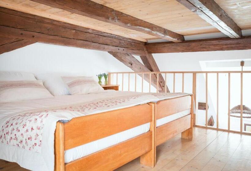 Familjestudio, Penzion Dvorce