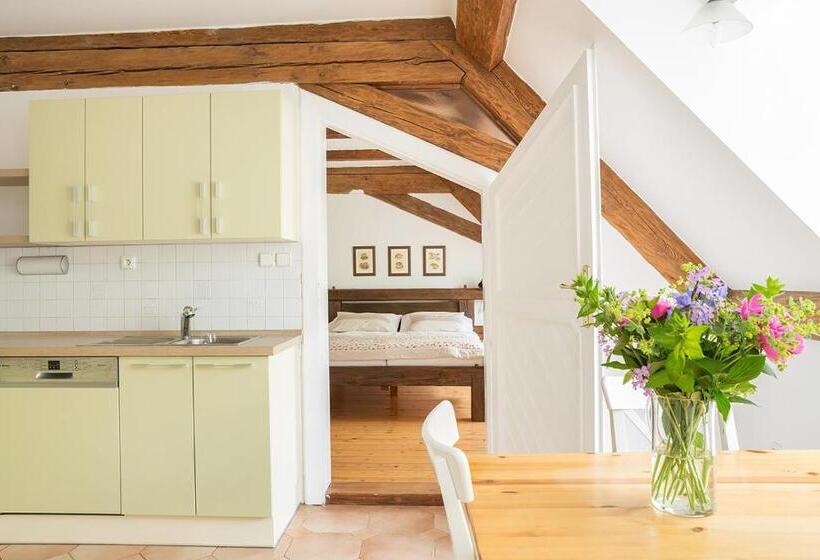 Deluxe Svit, Penzion Dvorce