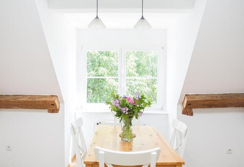 Deluxe Svit, Penzion Dvorce