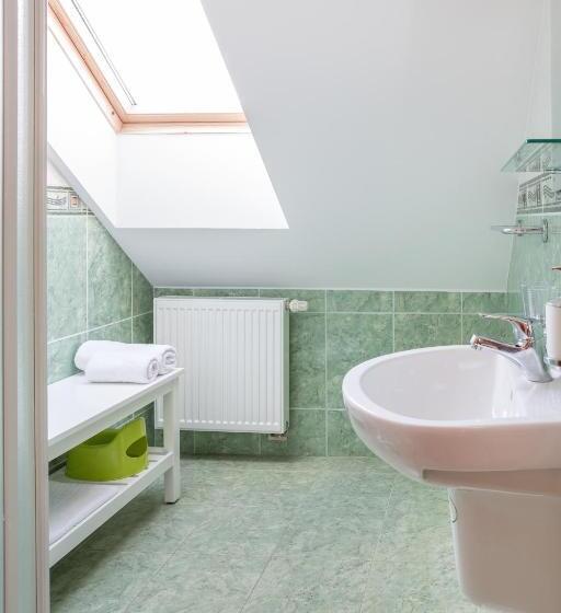 Deluxe Svit, Penzion Dvorce