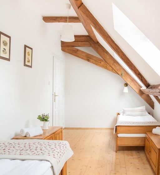 Juniorsvit, Penzion Dvorce