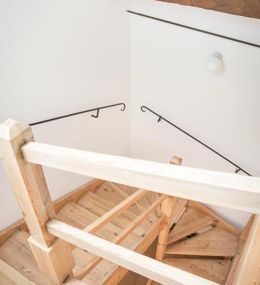 Ekonomiskt Rum, Penzion Dvorce