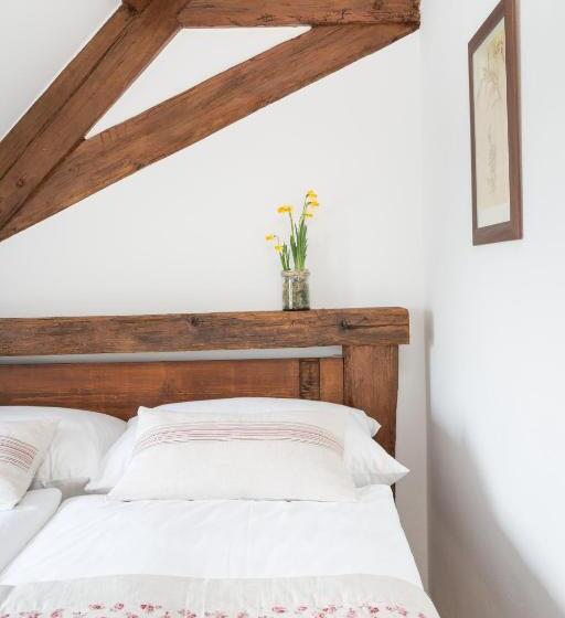 Ekonomiskt Rum, Penzion Dvorce