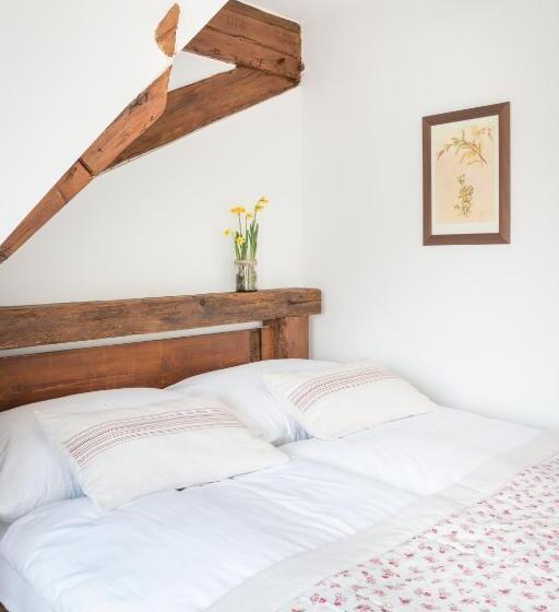 Ekonomiskt Rum, Penzion Dvorce