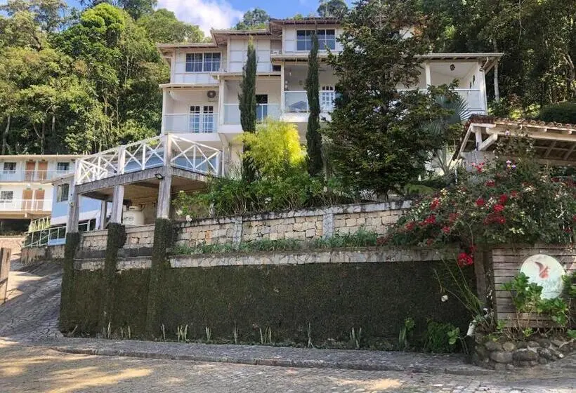 Perhesviitti, Pousada In Garden